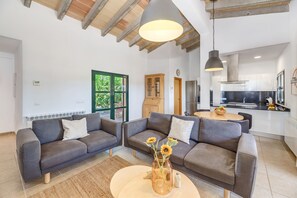 TV, fireplace - Finca "Sa Pradera" Ideal for Cyclists with Pool and near Palma (Palma de Mallorca)
