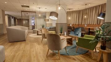 Coin salon dans le hall