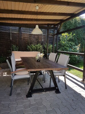 Outdoor dining - Apartment Rose       (Obermöllrich)