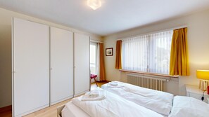 1 bedroom, desk, iron/ironing board, WiFi