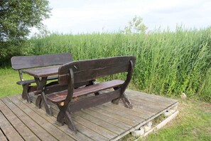 Outdoor dining - Vacation apartment 60 sqm - Holiday apartments on Lake Malchin (Schorssow)