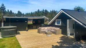 Terrace/patio - Beach front home in Blåvand with sauna (Blåvand)