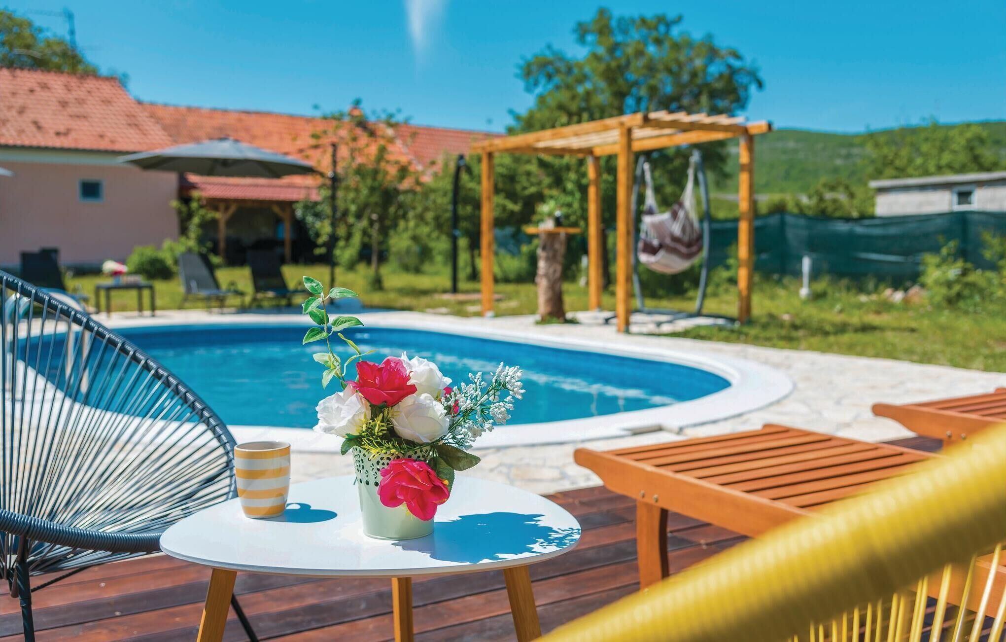 حمّام سباحة خارجي