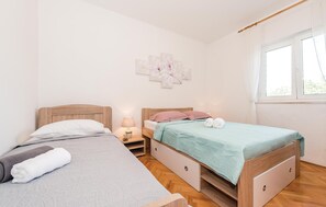 3 Schlafzimmer, Reisekinderbett, kostenloses WLAN, Bettwäsche