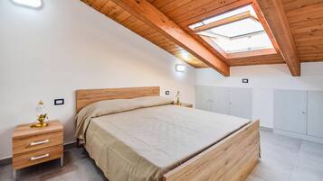 2 Schlafzimmer, Reisekinderbett, Bettwäsche