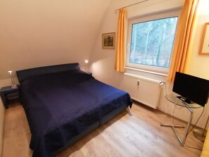 2 camere, una scrivania