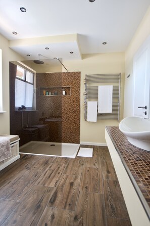 Bathtub, hair dryer, towels, toilet paper - Exclusive vacation home with large sauna area and cozy modern furnishings (Born am Darß)