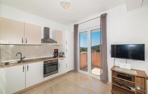 Fridge, stovetop, coffee/tea maker