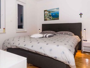 2 bedrooms, WiFi - Holiday apartment 150 m from the beach (Njivice)