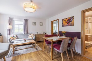 Interior - comfortable apartment on the Elbe / Apartment "Falkenstein" (Postelwitz)