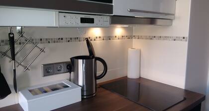 Zwei Zimmer Parterre Wohnung Wi-Fi