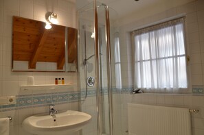 Badewanne, Haartrockner, Bidet, Handtücher