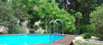 Maison climatisée avec jardin et piscine, centre d’Uzès, 6 personnes, 3 chambres