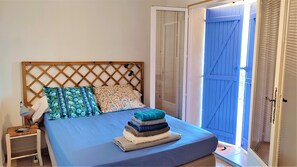 3 bedrooms, desk, iron/ironing board, free WiFi