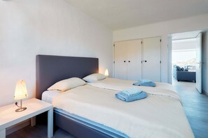 1 habitación, tabla de planchar con plancha, wifi y ropa de cama 