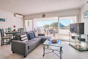 テレビ、DVD プレーヤー、書庫、ステレオ