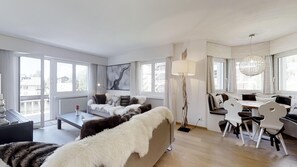 Télévision, chaîne hi-fi