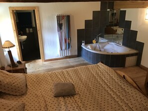 4 chambres, fer et planche à repasser, Wi-Fi, draps fournis