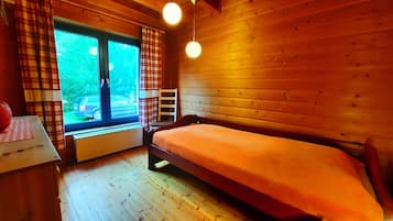 3 slaapkamers, een strijkplank/strijkijzer, reisbedje, gratis wifi