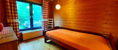 3 bedrooms, iron/ironing board, travel cot, free WiFi