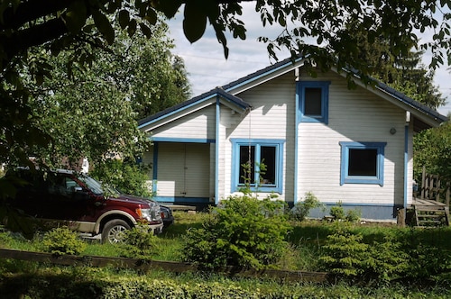 Cozy evenings in the log cabin, by the fireplace and in the wood-fired Finnish sauna
