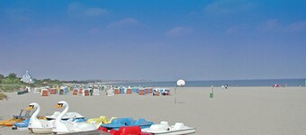 Log cabin with parking space (wallbox available) in front of the front door - Log cabin with fence