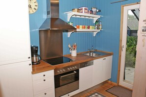 Refrigerador, horno, lavavajillas, silla alta para bebés