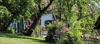 An earthly paradise in the land of longing with a large garden - for families