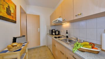 冰箱、微波炉、烤箱、炉灶