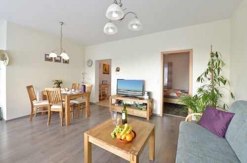 Geräumige stilvolle Ferienwohnung in idyllischer Hafenstadt direkt an der Ostsee