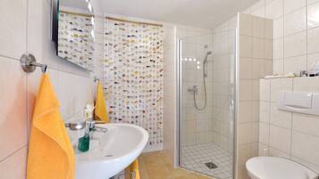 淋浴设施、吹风机、卫生纸