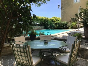 Outdoor dining - Exceptional XVIIᵉ property near Avignon - Charm & breathtaking views (Les Angles)