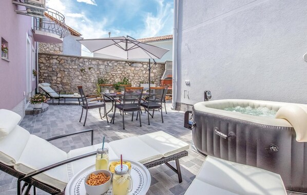 Outdoor dining - 3 bedroom stunning home in Grizane (Grizane)