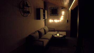 智能電視、乒乓球設施