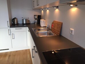 Fridge, oven, stovetop, dishwasher - Tastefully furnished 65sqm apartment in a central location in Husum (Husum)