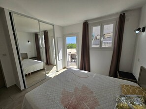 2 chambres, fer et planche à repasser, accès Internet