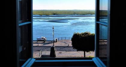 Casa familiar con carácter de vista a la bahía, reformada con estilo y encanto para 8 pers.