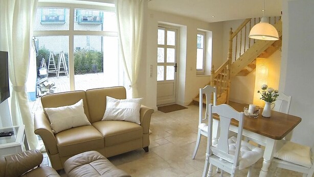 Apartment, 2 Bedrooms (Stüürboord Including Cleaning Fee 99€) | Living area | Smart TV - Gästhuus - Urlaub aan de Ostsee (Timmendorfer Strand)