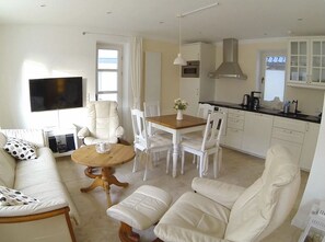 Apartment, 2 Schlafzimmer (Stüürboord Including Cleaning Fee 99€) | Essbereich im Zimmer