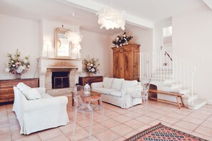 Fernseher, Kamin, DVD-Player, Tischtennisplatte