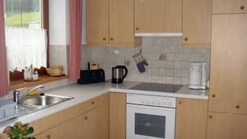 Réfrigérateur, micro-ondes, cafetiÚre/bouilloire, bouilloire électrique