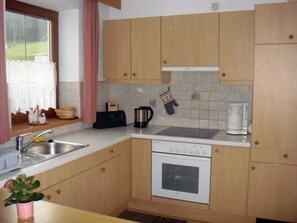 Fridge, microwave