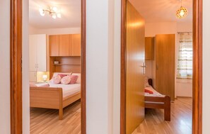 4 Schlafzimmer, Reisekinderbett, kostenloses WLAN, Bettwäsche