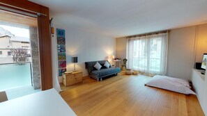 1 bedroom, desk, iron/ironing board, WiFi