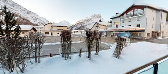 Appartement moderne et lumineux de 1œ piĂšce avec un beau balcon dans un endroit