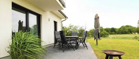 تناول الطعام بالخارج