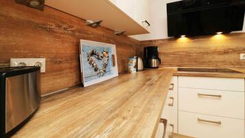 Kühlschrank, Mikrowelle, Ofen, Geschirrspüler