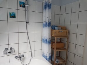 Towels, soap, toilet paper - Osterholz-Scharmbeck with WLAN, NDS, DE (Osterholz-Scharmbeck)