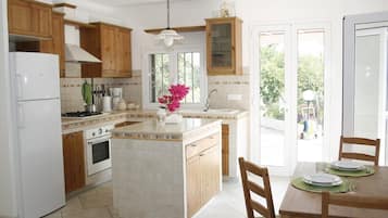 Réfrigérateur, four, plaque de cuisson, lave-vaisselle