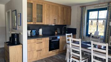 Kühlschrank, Mikrowelle, Ofen, Geschirrspüler